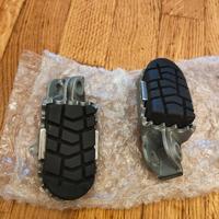 Pedane, manopole e risers manubrio KTM