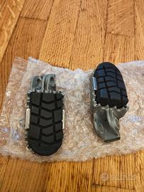 Pedane, manopole e risers manubrio KTM