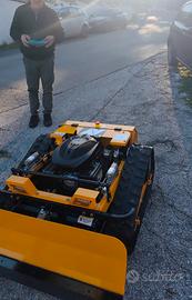 Tagliaerba cingolato radiocomandato professionale