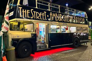Bus inglese due piani attrezzato street food