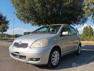Toyota Yaris 1.0i 16V cat 5 porte Neopatentati