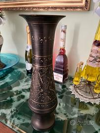 Vaso pakistano vintage in ottone