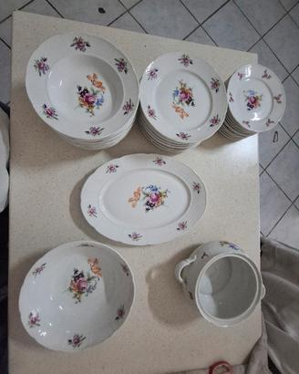 servizio da tavola fine porcellana Thun.