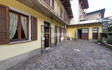 INTERA PALAZZINA DI CINQUE LOCALI NEL CUORE DI LON