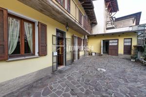 INTERA PALAZZINA DI CINQUE LOCALI NEL CUORE DI LON