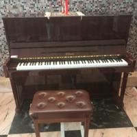 pianoforte a parete