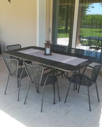 Sedie e tavolo da giardino