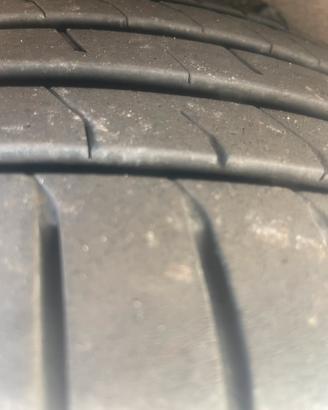 Due Gomme nexen 225 40 18