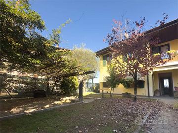 VILLA VISTA LAGO IN CENTRO PAESE