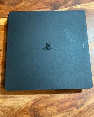PlayStation 4 pro con giochi e controller 