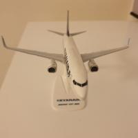 boeing 737-800 ryanair herpa snap-fit scala 1:200
