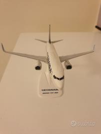 boeing 737-800 ryanair herpa snap-fit scala 1:200