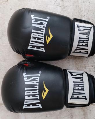 Guantoni boxe uomo