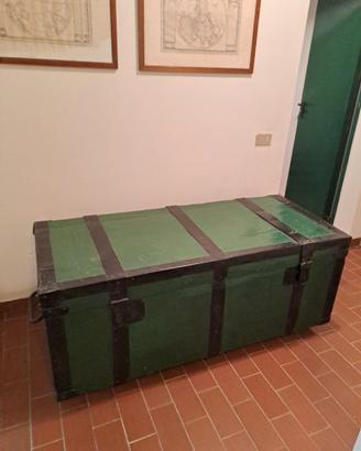 baule antico inizio 900 legno e ferro battuto.