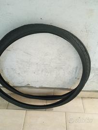 coppia di copertoni 28"+ camere d'aria 