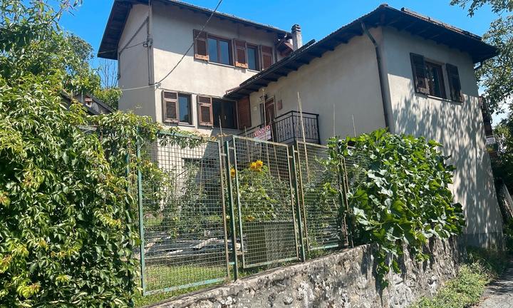 Casa indipendente con box e giardino