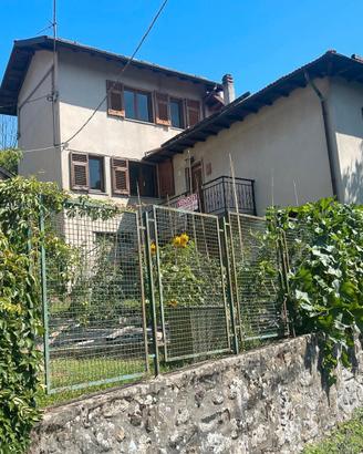 Casa indipendente con box e giardino