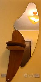 Specchio sagomato con mensola in legno