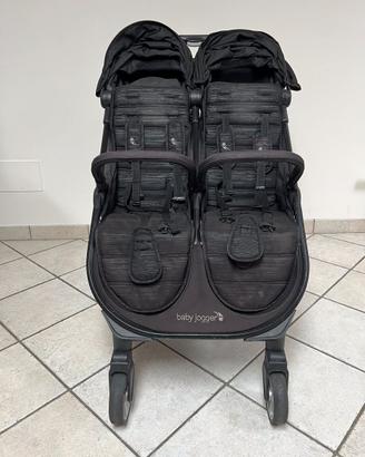 Passeggino gemellare usato