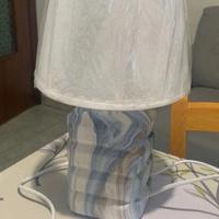 Lampada da tavolo moderna