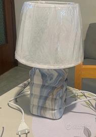 Lampada da tavolo moderna