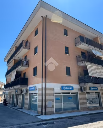 3 LOCALI A VENAFRO