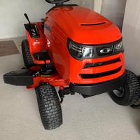 Trattorino rasaerba da giardino