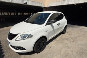 Lancia Ypsilon 1.0 FireFly Hybrid Ecochic Silver