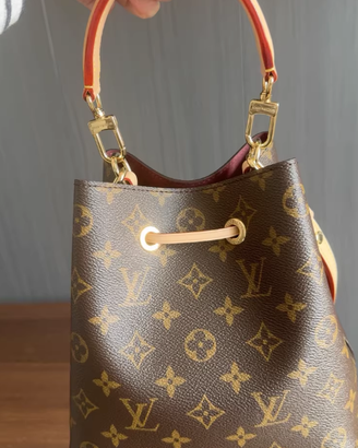 Pratica e carina borsa a secchiello BB✨