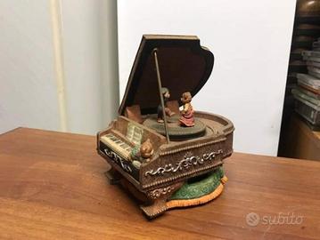 Clarion a forma di pianoforte a giradischi