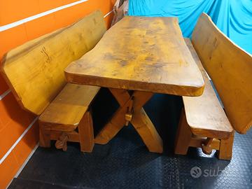 Tavole  e panchine di legno
