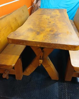 Tavole  e panchine di legno