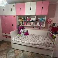 cameretta  Ikea bianca e rosa