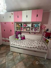 cameretta  Ikea bianca e rosa