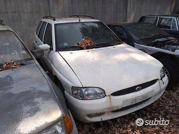 Ford Escort Station Wagon Demolita - Per Ricambi