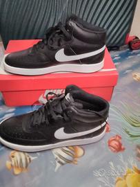 Nike nuove e originali con oligramma