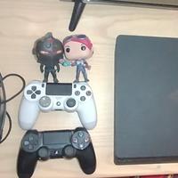 Playstation 4 console +2 joystick+2cuffie+5giochi