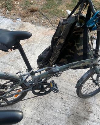 Bicicletta pieghevole trasportabile con sacca