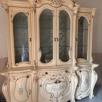 Credenza  antica con vetrina