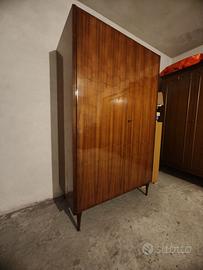 Armadio moderno lucido in legno
