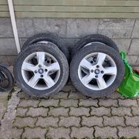 4 cerchi in lega con gomme termiche 