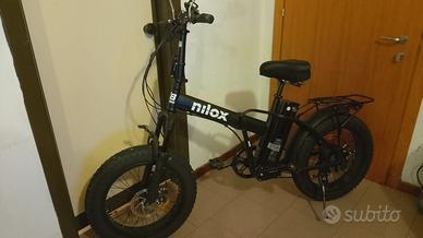 Usato pochissimo, due anni di garanzia, 700 €