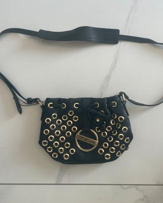 Borsa Love Moschino nera con borchie oro