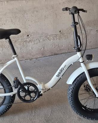 bicicletta pieghevole con ruote da 20x4. 