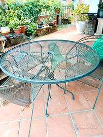 Tavolo e sedia in ferro