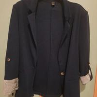 Giacca blu con maniche particolari