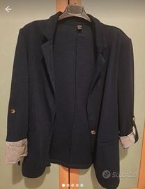 Giacca blu con maniche particolari