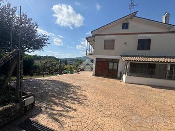 4 LOCALI A SAN CESAREO
