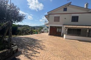 4 LOCALI A SAN CESAREO
