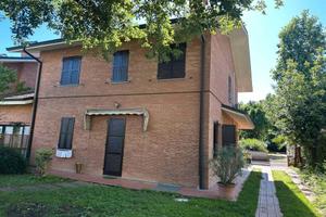 Villa con ampio giardino